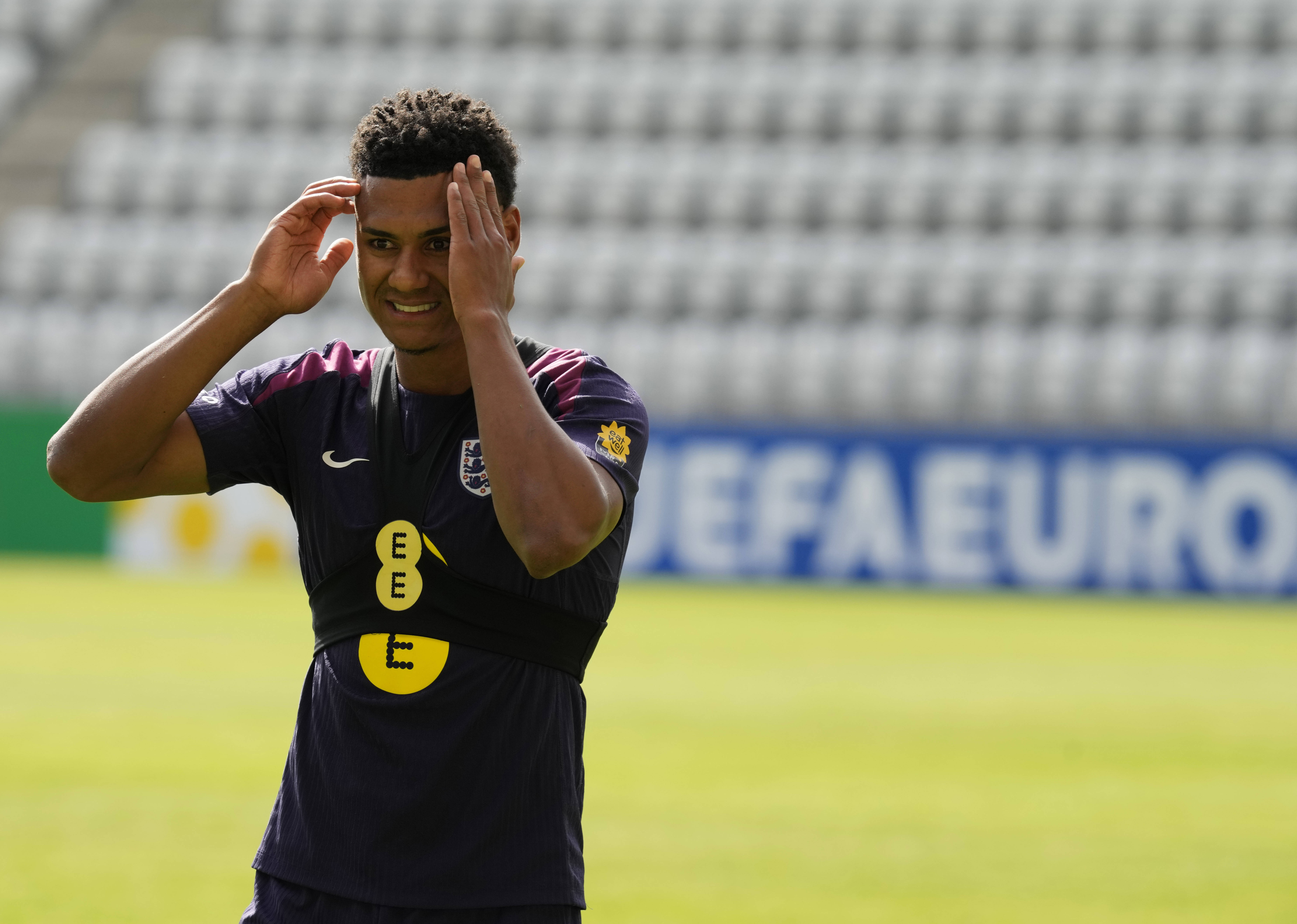 英格兰努力保持对瑞典的领先地位的简单介绍